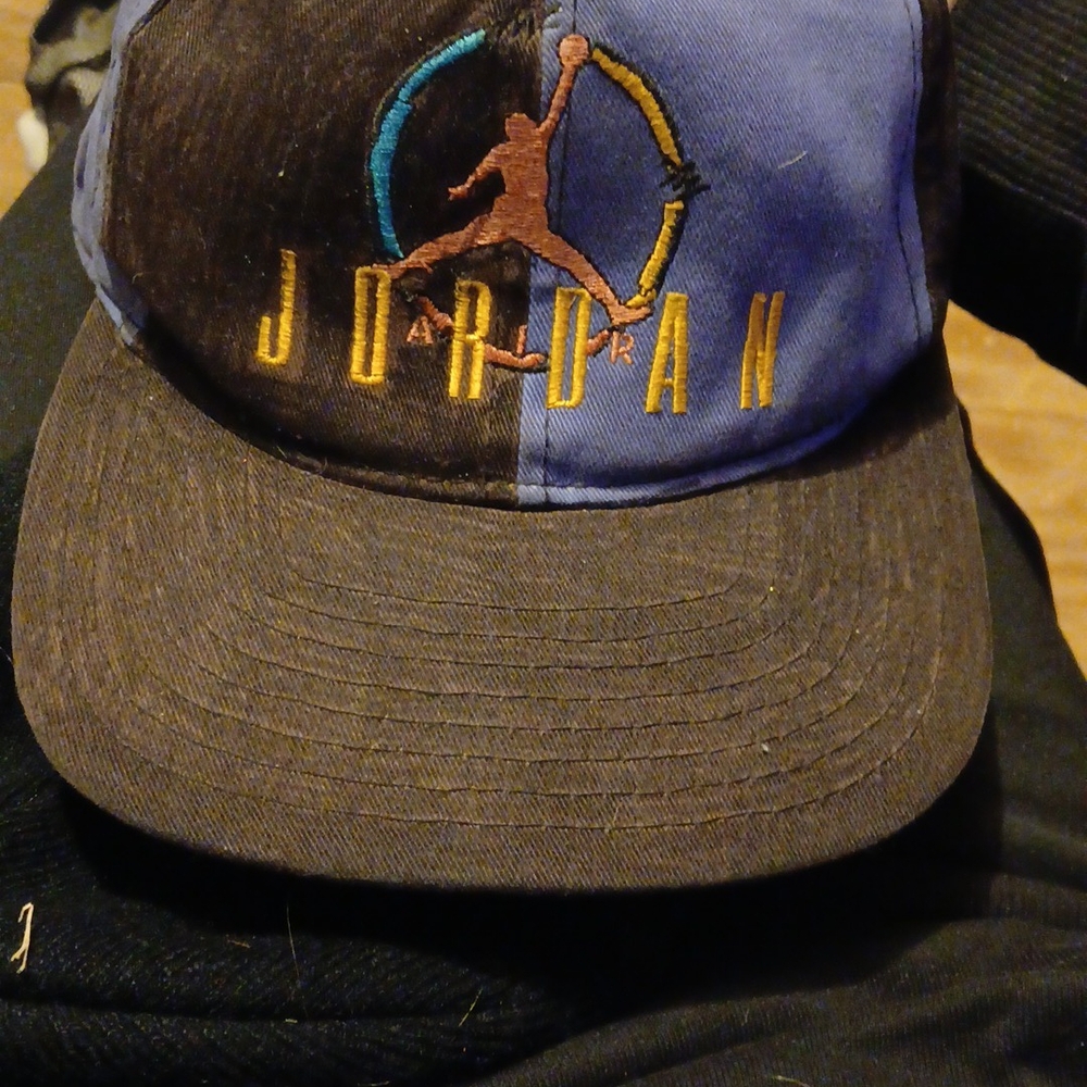 Vintage Jordan Two-Tone Snapback. Vintage Swirl Bears Snapback